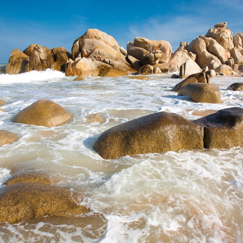 Обои камни, море, волна, stones, sea, wave разрешение 2560x1604 Загрузить