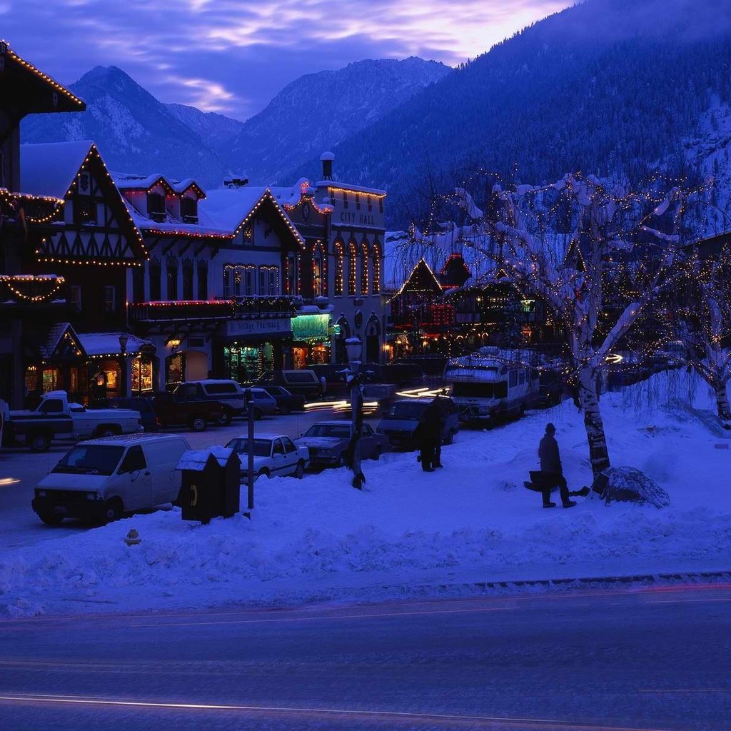 Обои вечер, горы, зима, городок, the evening, mountains, winter, town разрешение 3750x1200 Загрузить