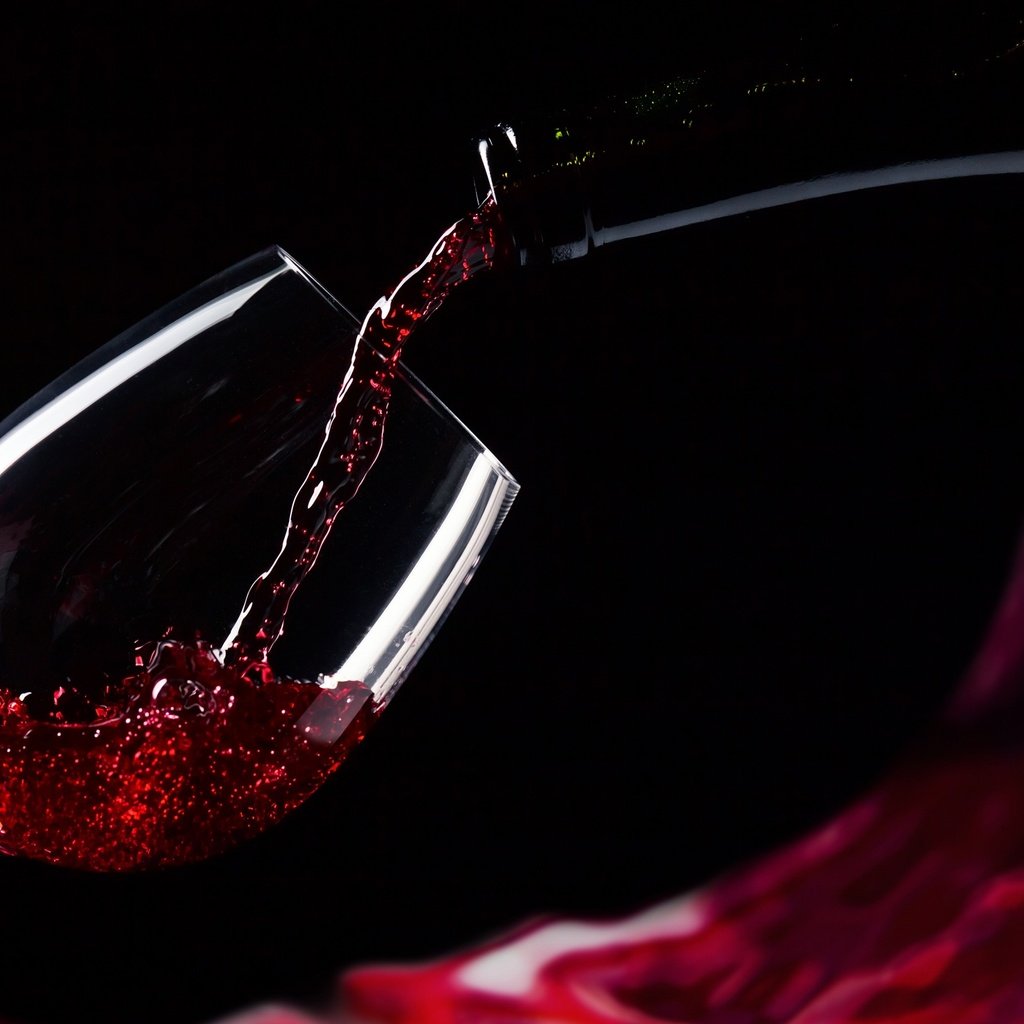 Обои бокал, черный фон, вино, бутылка, красное, glass, black background, wine, bottle, red разрешение 2880x1800 Загрузить