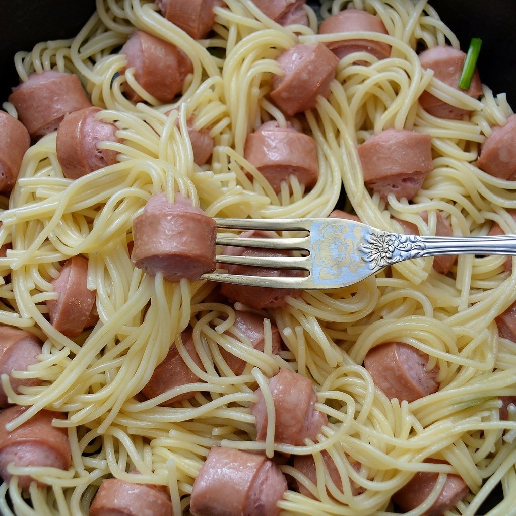 Обои вилка, спагетти, сосиски, макаронные блюда, plug, spaghetti, sausage, pasta dishes разрешение 2048x1498 Загрузить