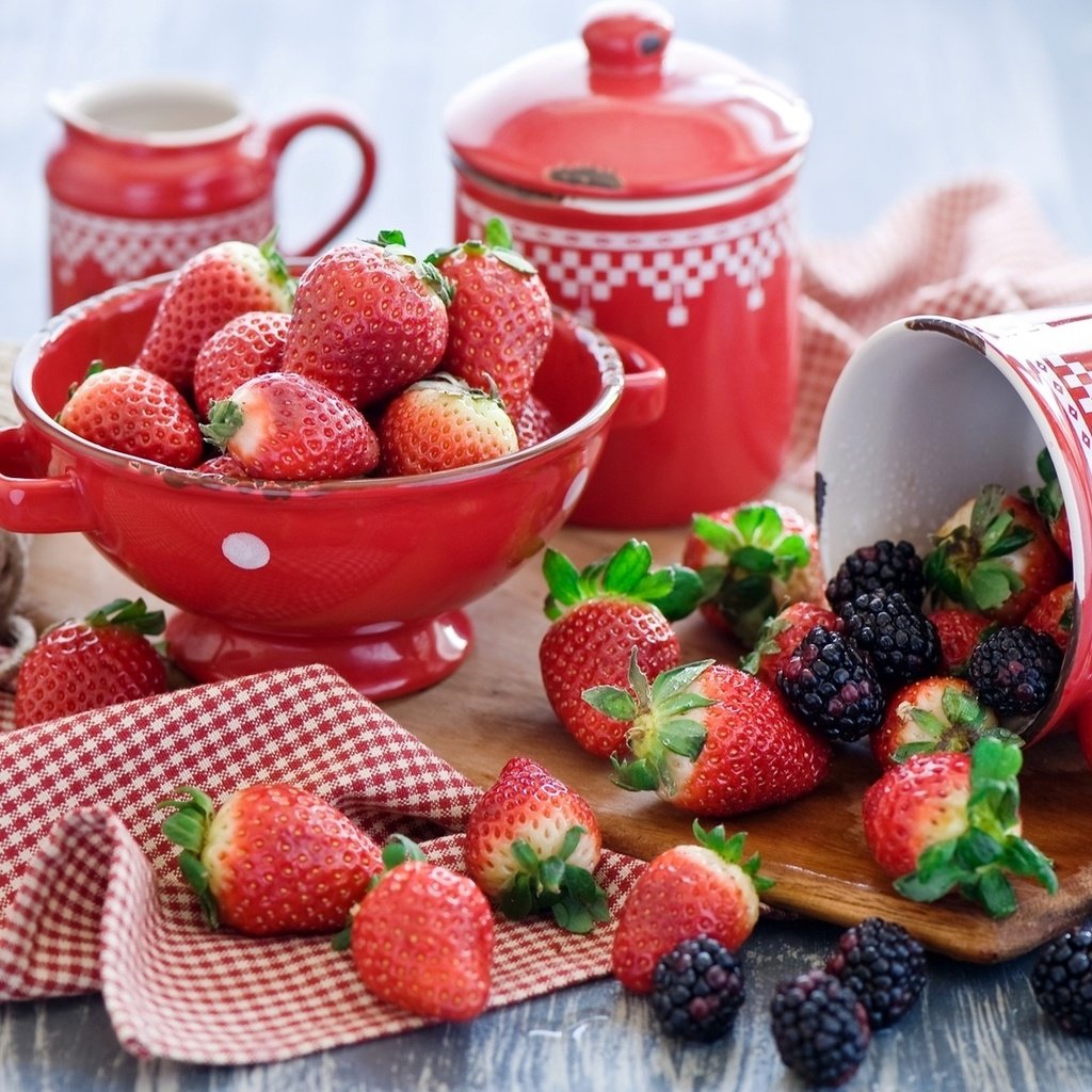 Обои лето, клубника, ягоды, посуда, ежевика, summer, strawberry, berries, dishes, blackberry разрешение 1920x1200 Загрузить