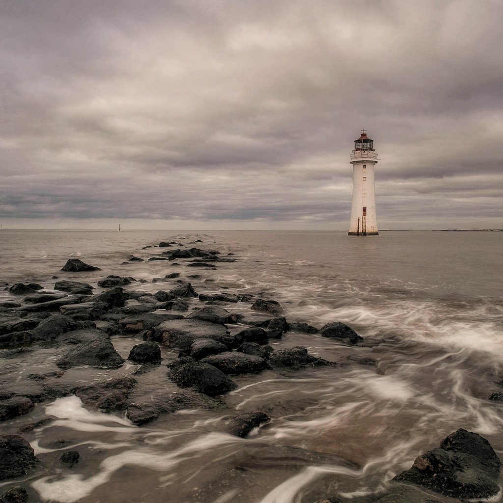 Обои камни, тучи, море, маяк, stones, clouds, sea, lighthouse разрешение 2048x1292 Загрузить