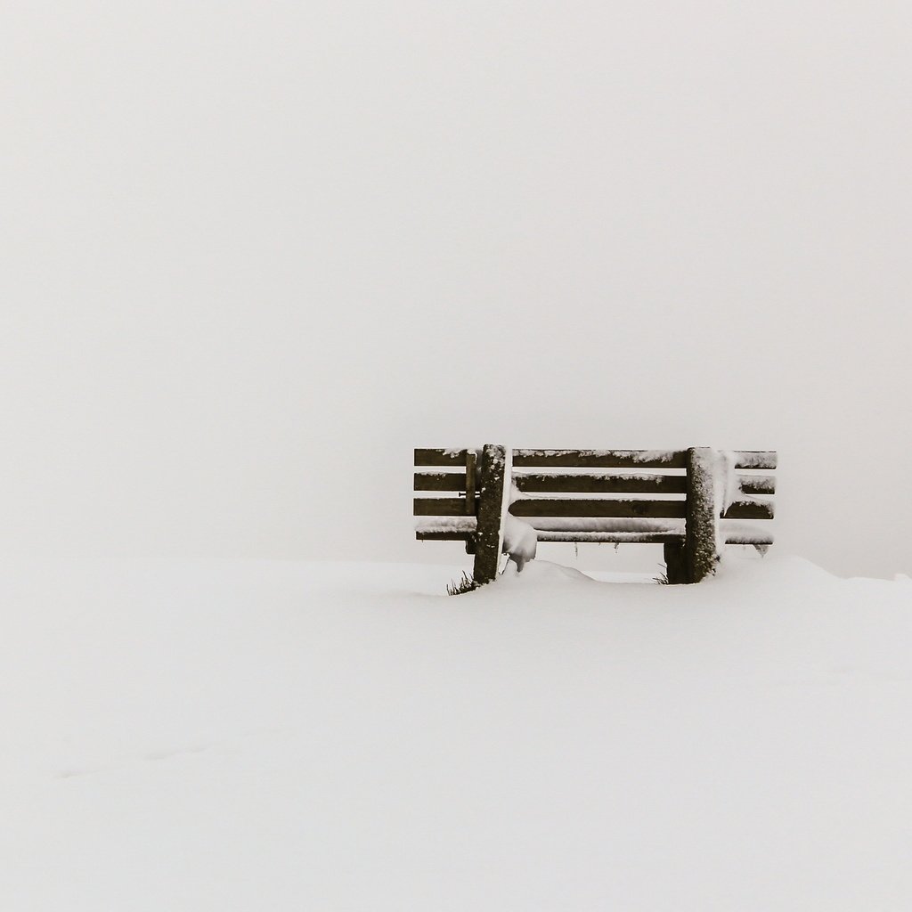 Обои снег, минимализм, скамья, snow, minimalism, bench разрешение 2560x1600 Загрузить