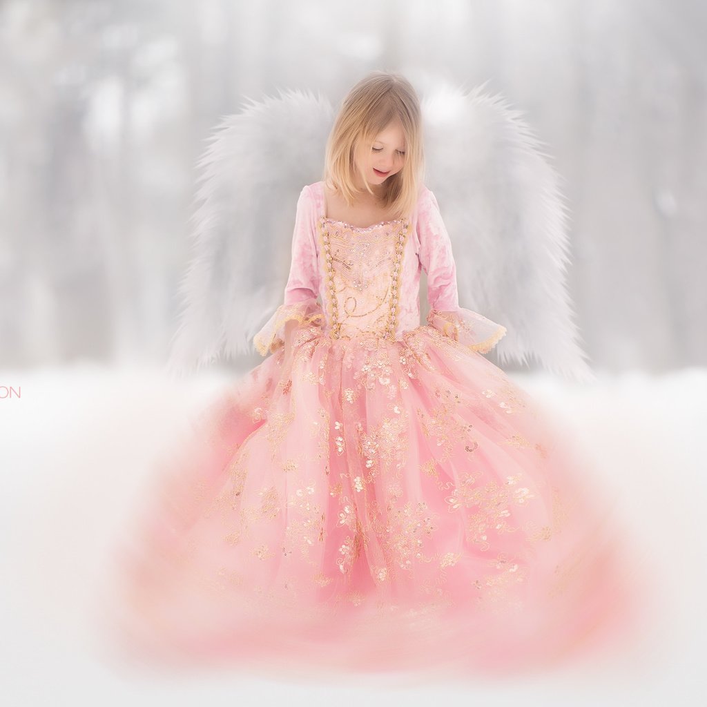 Ангел в розовом платье