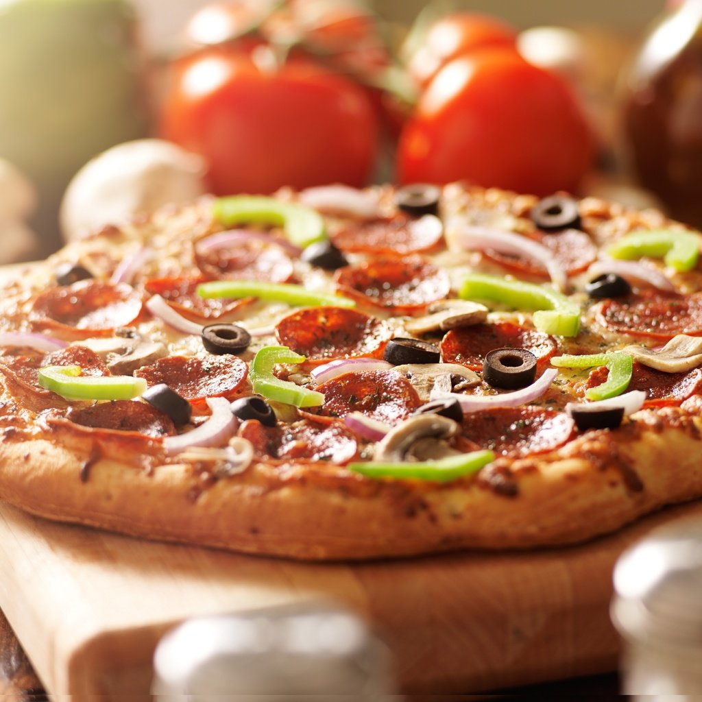 Обои колбаса, оливки, перец, пицца, начинка, sausage, olives, pepper, pizza, filling разрешение 5021x3319 Загрузить