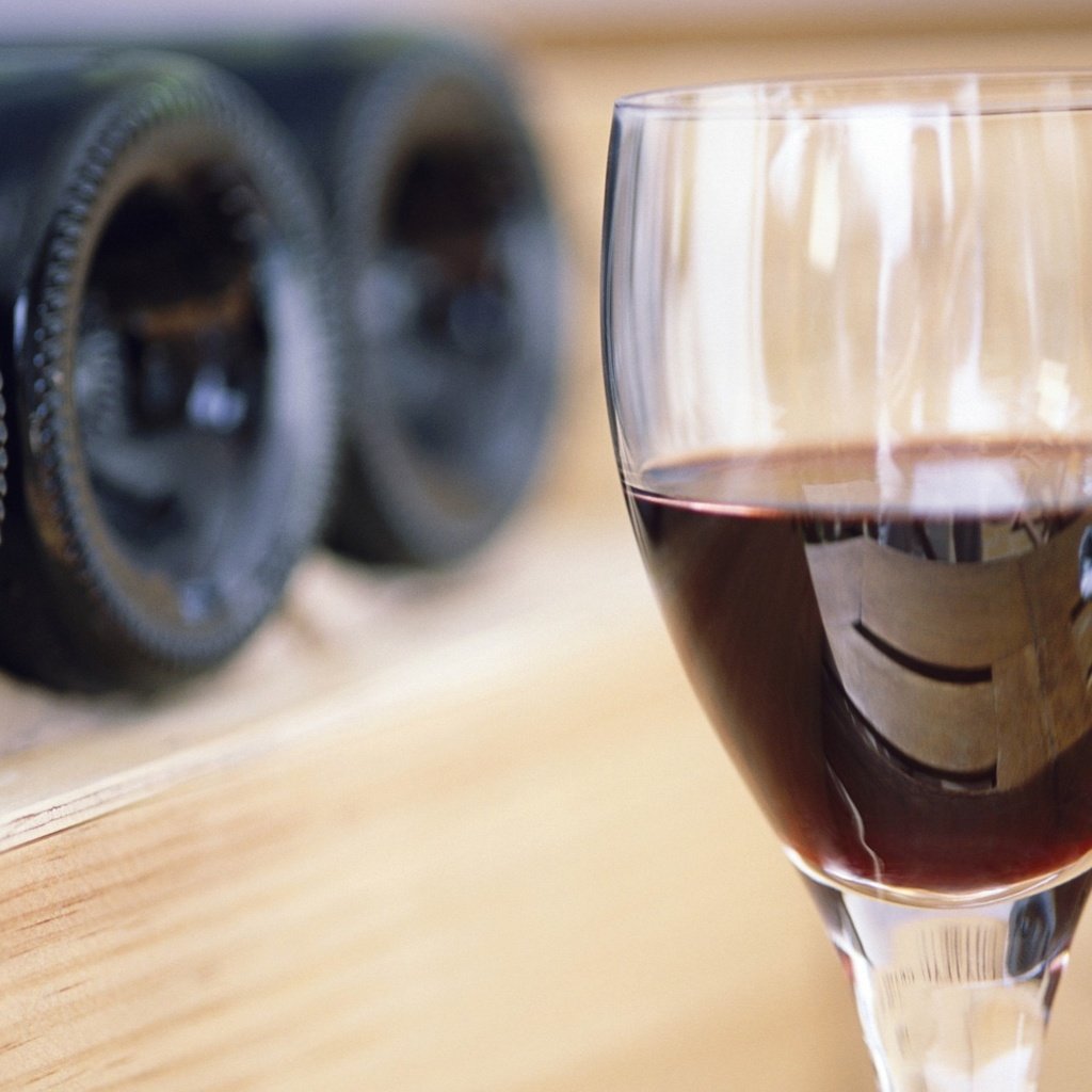 Обои бокал, вино, стекло, бутылки, красное, glass, wine, bottle, red разрешение 1920x1274 Загрузить