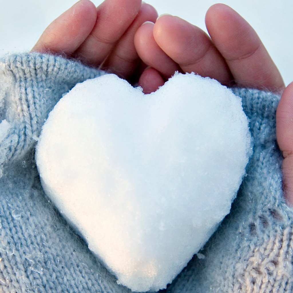Сердце в руках зима