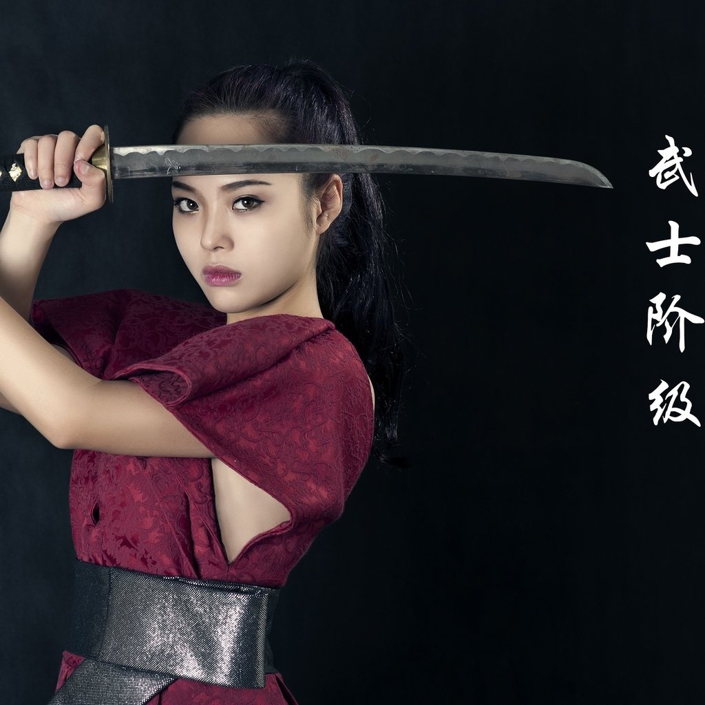 Обои девушка, меч, иероглифы, азиатка, вакидзаси, girl, sword, characters, asian, wakizashi разрешение 2048x1363 Загрузить