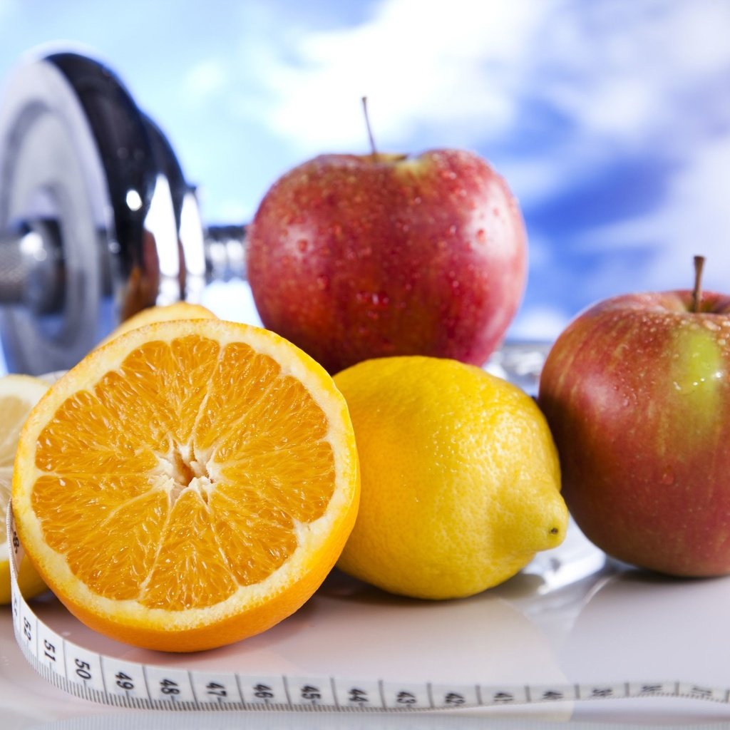 Обои фрукты, яблоки, гантели, здоровое питание, fruit, apples, dumbbells, healthy eating разрешение 2508x1672 Загрузить