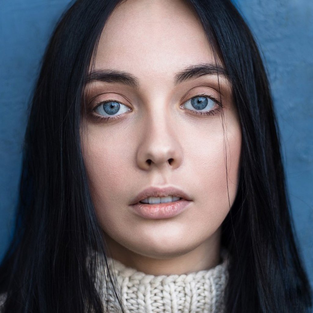 Обои девушка, портрет, лицо, голубые глаза, черные волосы, girl, portrait, face, blue eyes, black hair разрешение 1920x1192 Загрузить