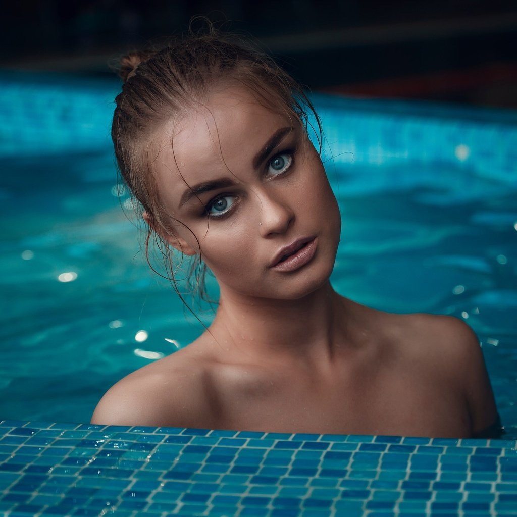 Обои девушка, взгляд, бассейн, волосы, лицо, лиза качурина, girl, look, pool, hair, face, lisa kachurina разрешение 2560x1707 Загрузить