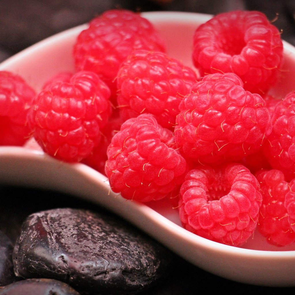 Обои малина, ягода, красная, спелая, raspberry, berry, red, ripe разрешение 4843x2900 Загрузить