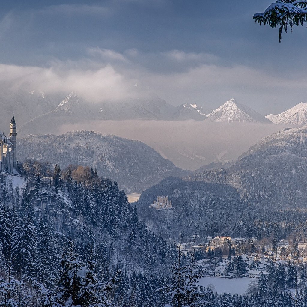 Обои горы, зима, панорама, германия, бавария, замок нойшванштайн, mountains, winter, panorama, germany, bayern, neuschwanstein castle разрешение 1920x1200 Загрузить