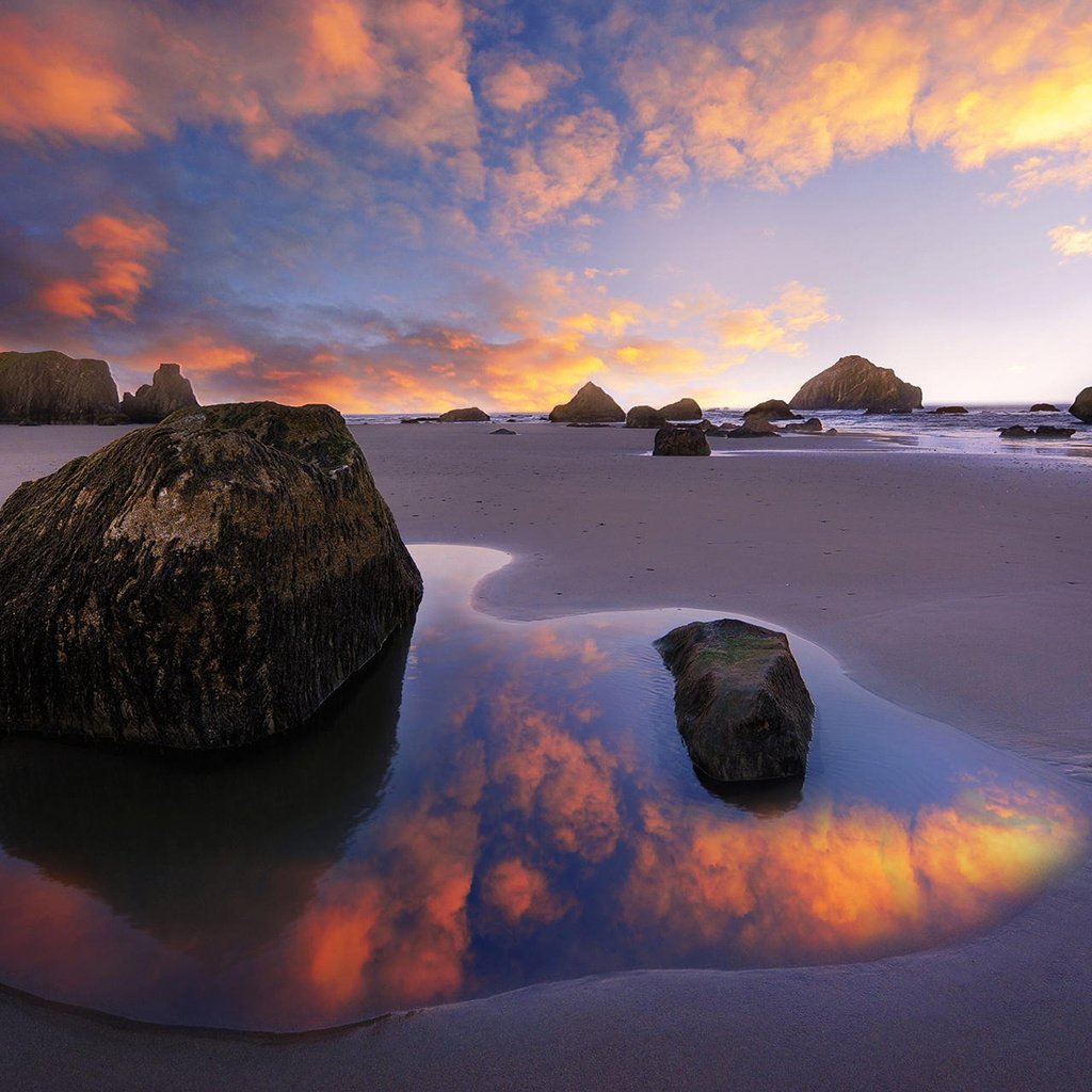 Обои небо, облака, камни, закат, пейзаж, море, пляж, the sky, clouds, stones, sunset, landscape, sea, beach разрешение 1920x1200 Загрузить