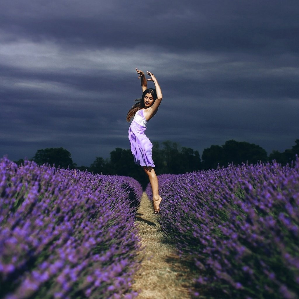 Обои цветы, девушка, настроение, поле, лаванда, прыжок, танец, flowers, girl, mood, field, lavender, jump, dance разрешение 1920x1201 Загрузить