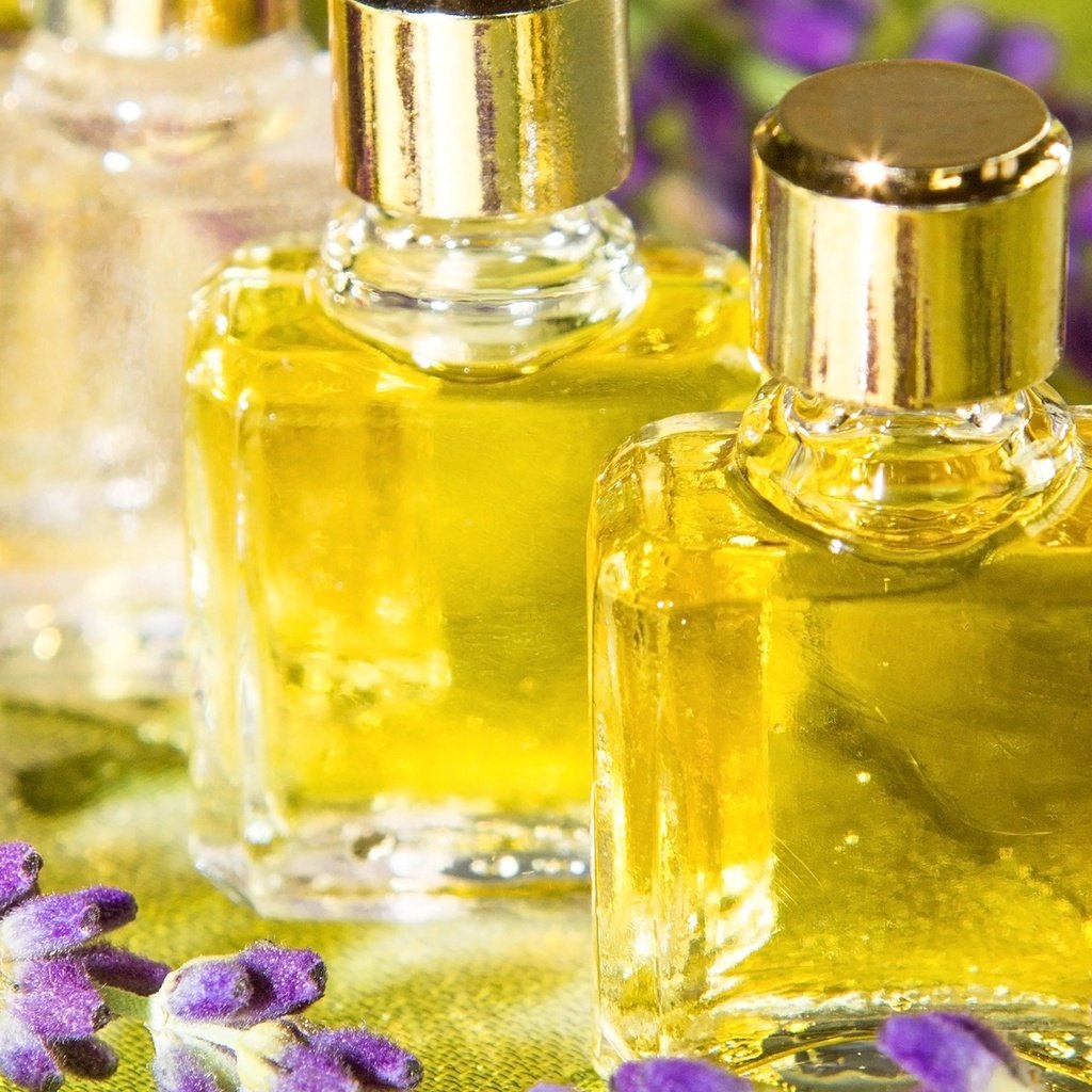 Обои цветы, лаванда, масло, флаконы, аромат, духи, flowers, lavender, oil, bottles, aroma, perfume разрешение 2560x1600 Загрузить