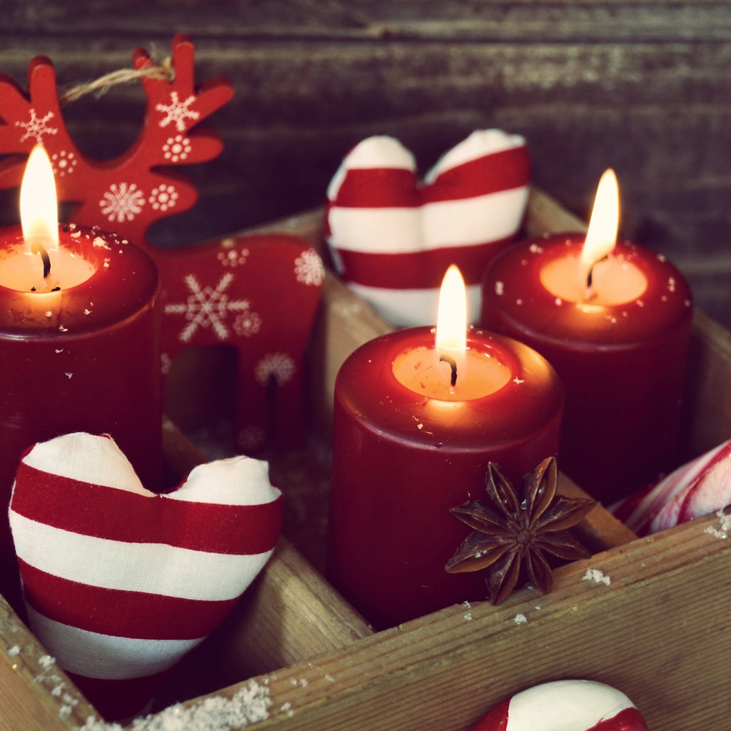 Обои свечи, новый год, украшения, конфеты, рождество, сердечки, леденец, ящик, candles, new year, decoration, candy, christmas, hearts, lollipop, box разрешение 1920x1200 Загрузить