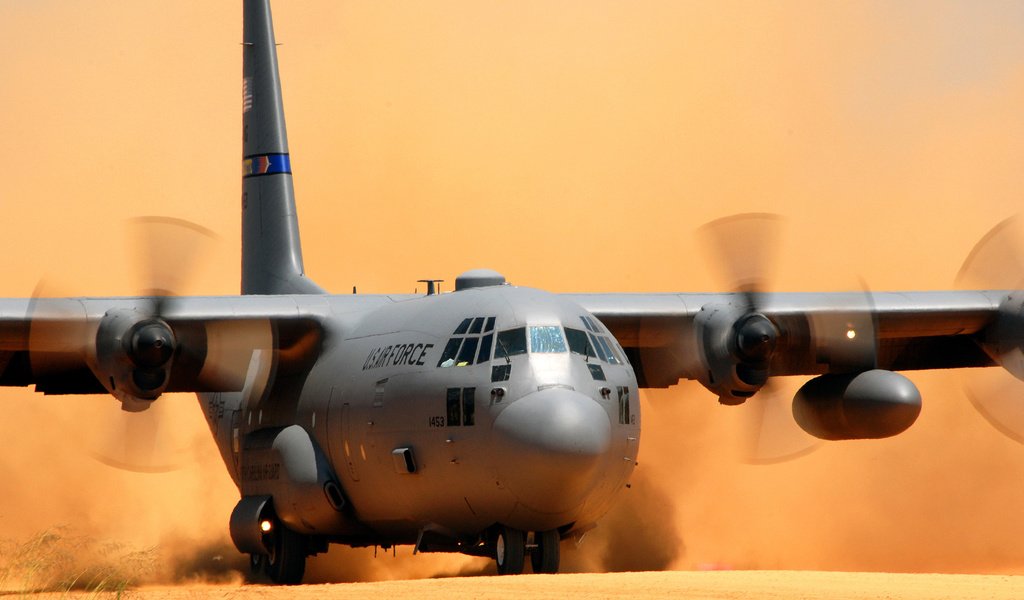 Обои самолет, lockheed c-130 hercules, пыль, посадка, the plane, dust, landing разрешение 1920x1280 Загрузить