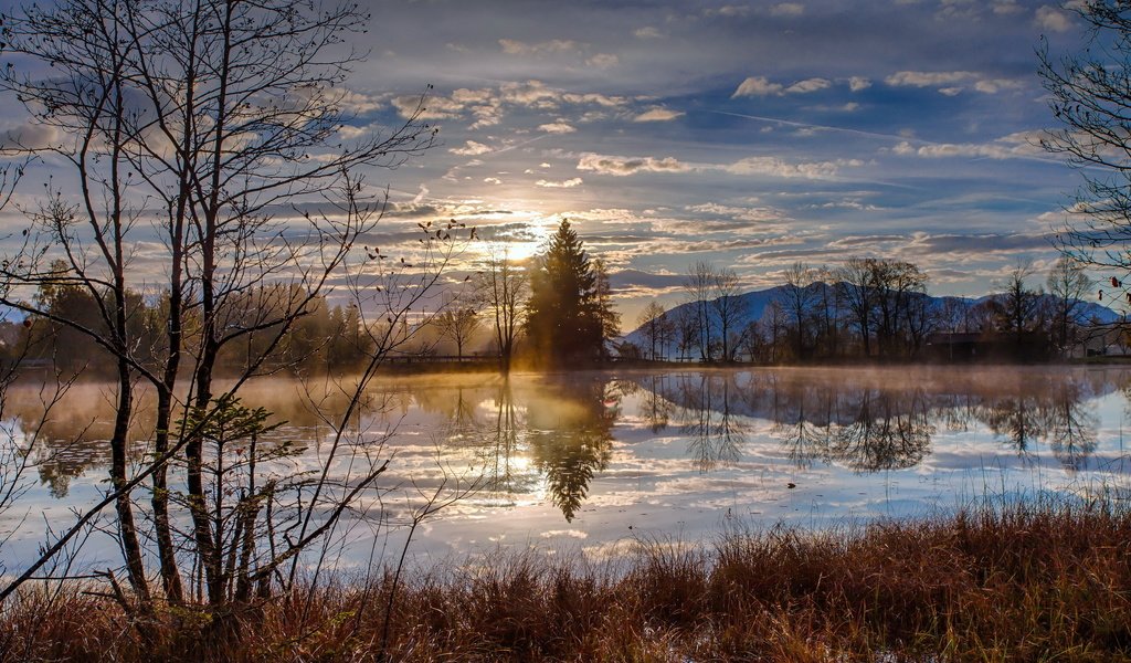 Обои небо, облака, река, отражение, пейзаж, утро, весна, the sky, clouds, river, reflection, landscape, morning, spring разрешение 2560x1600 Загрузить