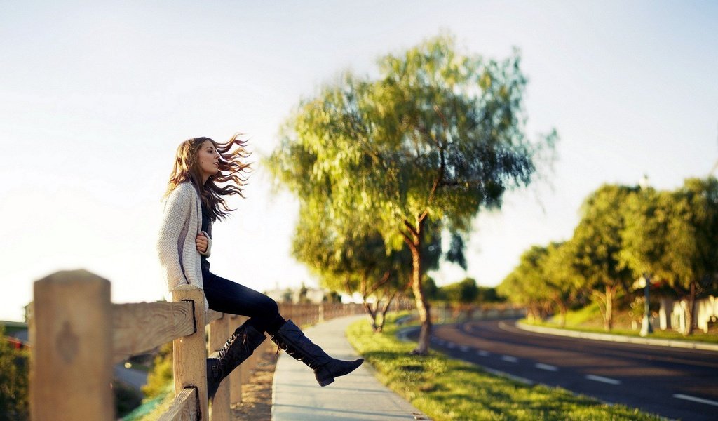 Обои дорога, девушка, настроение, забор, road, girl, mood, the fence разрешение 1920x1200 Загрузить