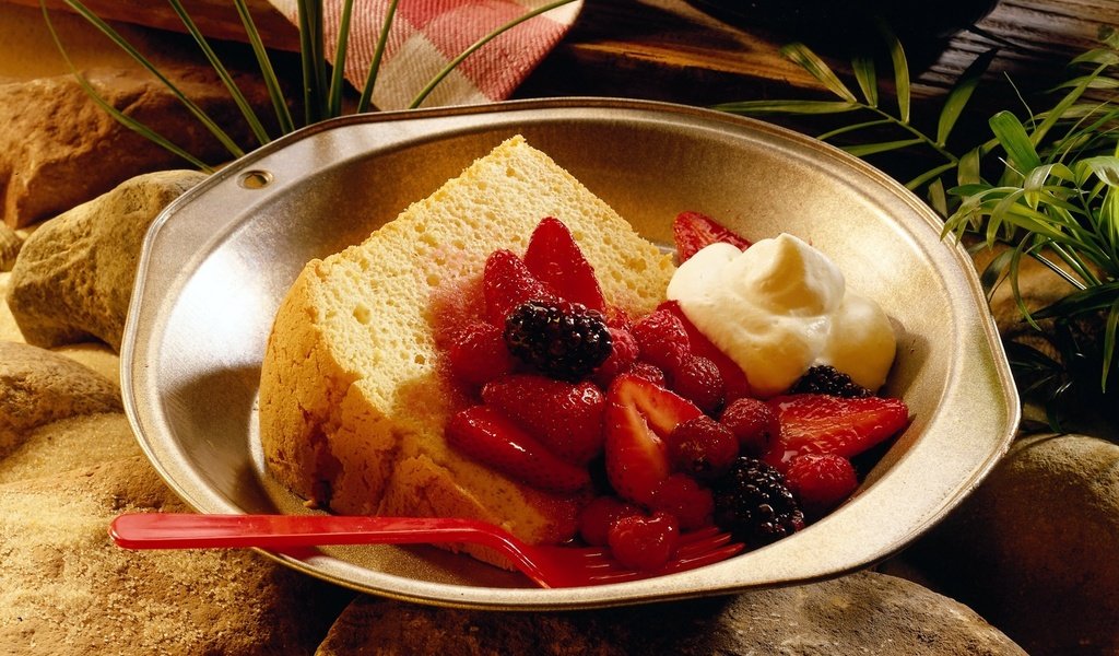 Обои хлеб, ягоды, сливки, десерт, bread, berries, cream, dessert разрешение 1920x1200 Загрузить