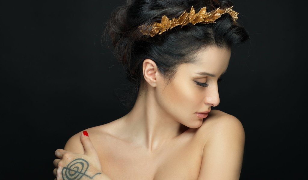 Обои брюнетка, тату, тина канделаки, венец, brunette, tattoo, tina kandelaki, the crown разрешение 5000x3750 Загрузить