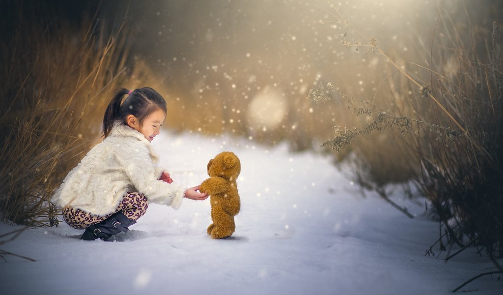Обои снег, дети, мишка, девочка, игрушка, ребенок, плюшевый медведь, snow, children, bear, girl, toy, child, teddy bear разрешение 2048x1367 Загрузить