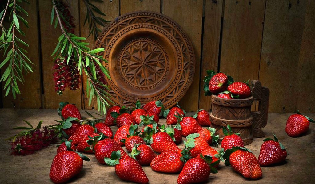 Обои клубника, кружка, ягоды, тарелка, натюрморт, strawberry, mug, berries, plate, still life разрешение 1920x1200 Загрузить