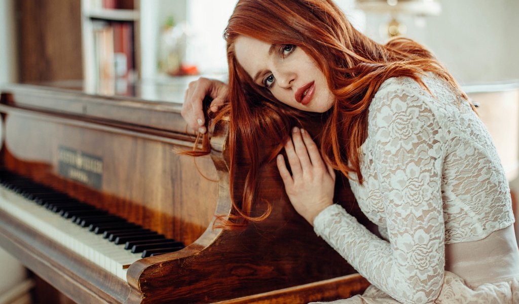 Обои глаза, девушка, рыжая, волосы, губы, лицо, пианино, eyes, girl, red, hair, lips, face, piano разрешение 2880x1920 Загрузить