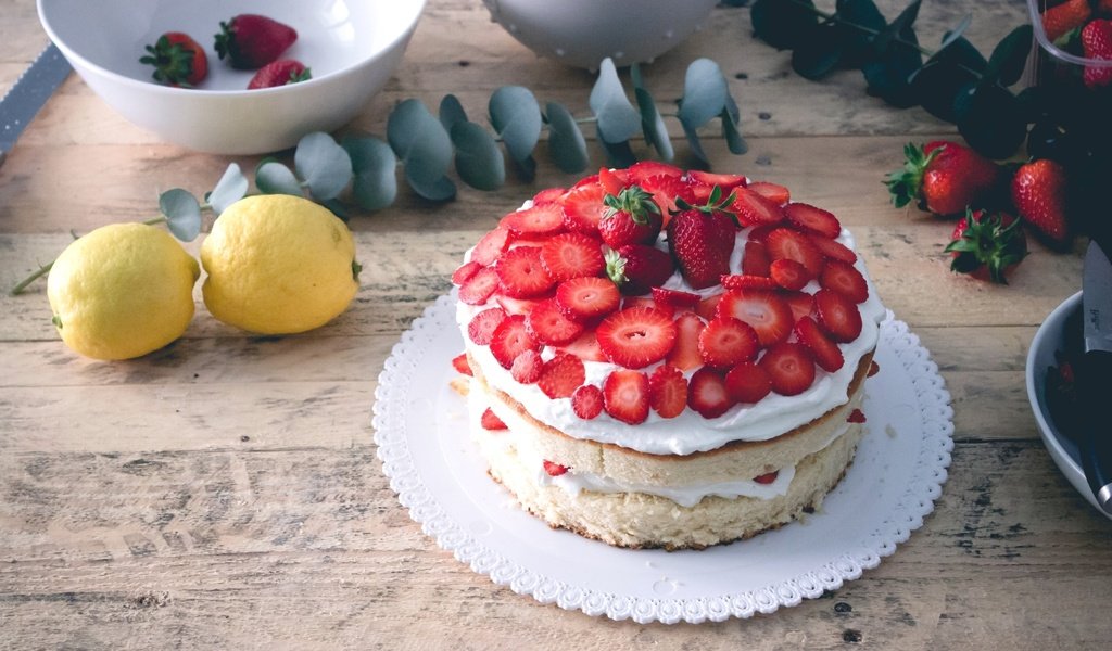 Обои клубника, торт, десерт, лимоны, strawberry, cake, dessert, lemons разрешение 1920x1250 Загрузить