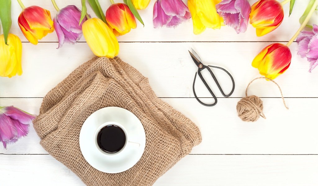 Обои цветы, парное, кофе, весенние, красочная, весна, coffee cup, тюльпаны, дерева, красива, тульпаны,  цветы, яркая, flowers, fresh, coffee, colorful, spring, tulips, wood, beautiful, bright разрешение 4278x2831 Загрузить