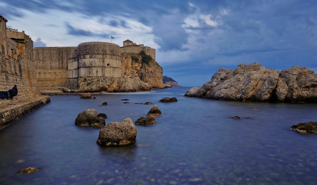 Обои скалы, море, крепость, хорватия, дубровник, rocks, sea, fortress, croatia, dubrovnik разрешение 2048x1153 Загрузить