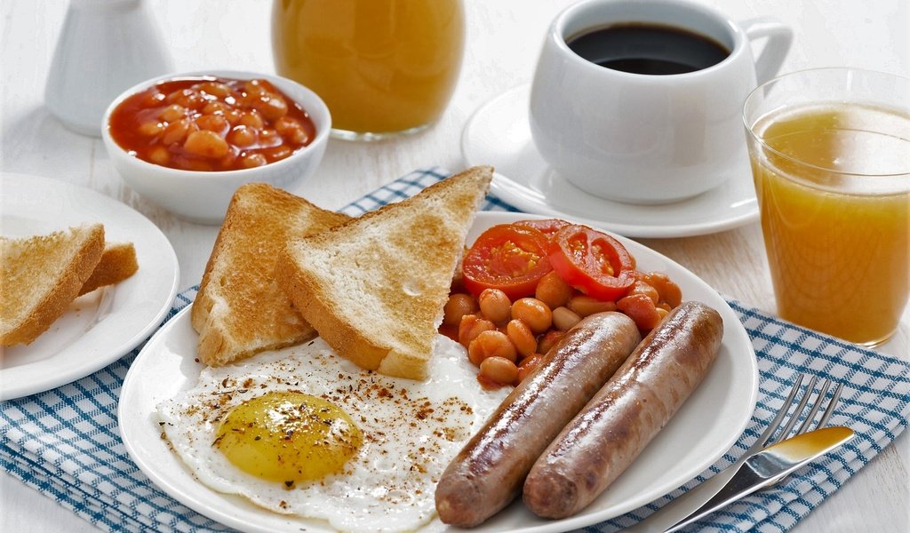 Обои кофе, завтрак, яйцо, сок, сосиски, яичница, тосты, фасоль, coffee, breakfast, egg, juice, sausage, scrambled eggs, toast, beans разрешение 1920x1281 Загрузить