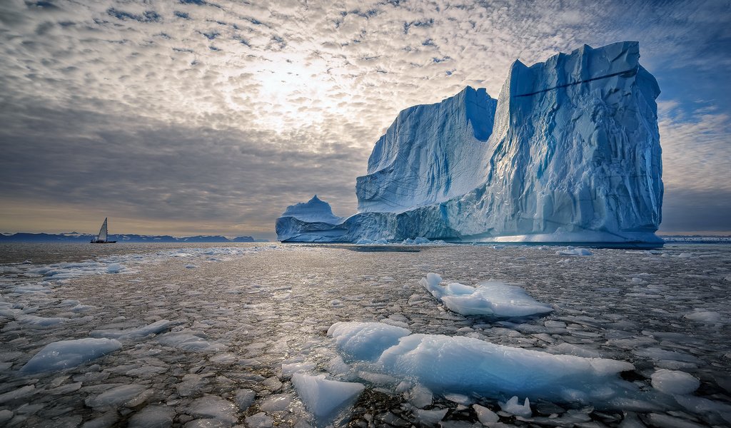 Обои облака, море, парусник, лёд, айсберг, льдина, clouds, sea, sailboat, ice, iceberg, floe разрешение 2048x1318 Загрузить