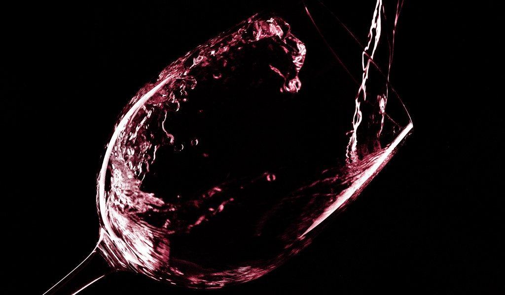 Обои бокал, черный фон, вино, glass, black background, wine разрешение 2560x1920 Загрузить