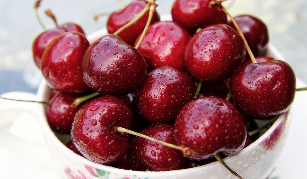 Обои макро, капли, черешня, ягоды, вишня, macro, drops, cherry, berries разрешение 1920x1080 Загрузить