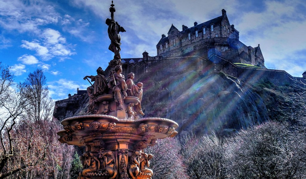 Обои деревья, замок, фонтан, холм, шотландия, эдинбург, ross fountain, эдинбургский замок, princes street gardens, trees, castle, fountain, hill, scotland, edinburgh, edinburgh castle разрешение 2112x1188 Загрузить