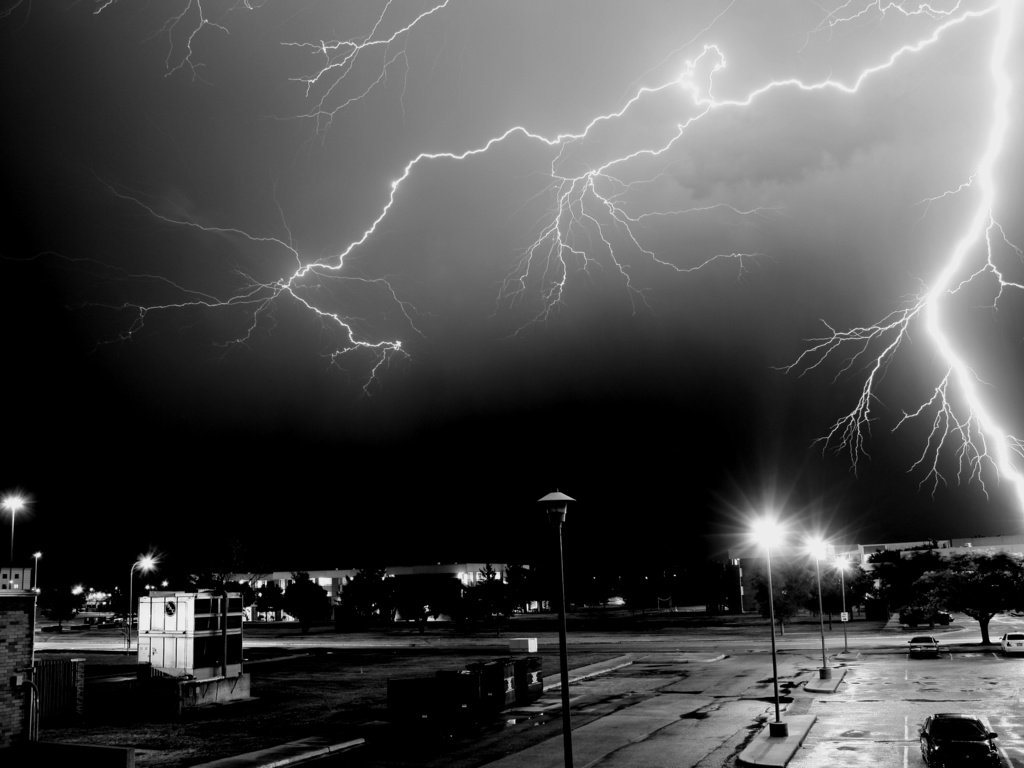 Обои ночь, молния, город, night, lightning, the city разрешение 3888x2592 Загрузить