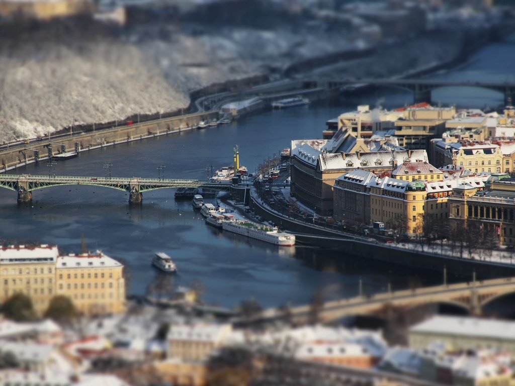 Обои река, корабли, мост, город, дома, прага, tilt-shift, river, ships, bridge, the city, home, prague разрешение 2560x1600 Загрузить