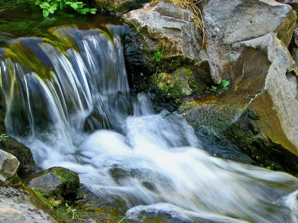 Обои камни, ручей, водопад, поток, мох, течение, stones, stream, waterfall, moss, for разрешение 1920x1200 Загрузить