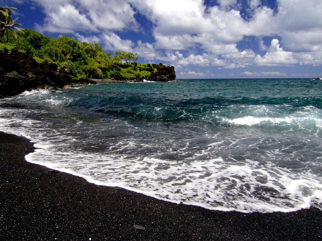 Обои паналуу, небо, облака, волны, море, пляж, горизонт, гавайи, чёрный песок, the sky, clouds, wave, sea, beach, horizon, hawaii, black sand разрешение 1920x1080 Загрузить