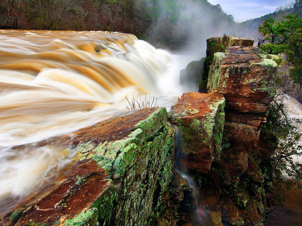 Обои деревья, река, камни, скала, кусты, водопад, поток, дамба, trees, river, stones, rock, the bushes, waterfall, stream, dam разрешение 2560x1700 Загрузить