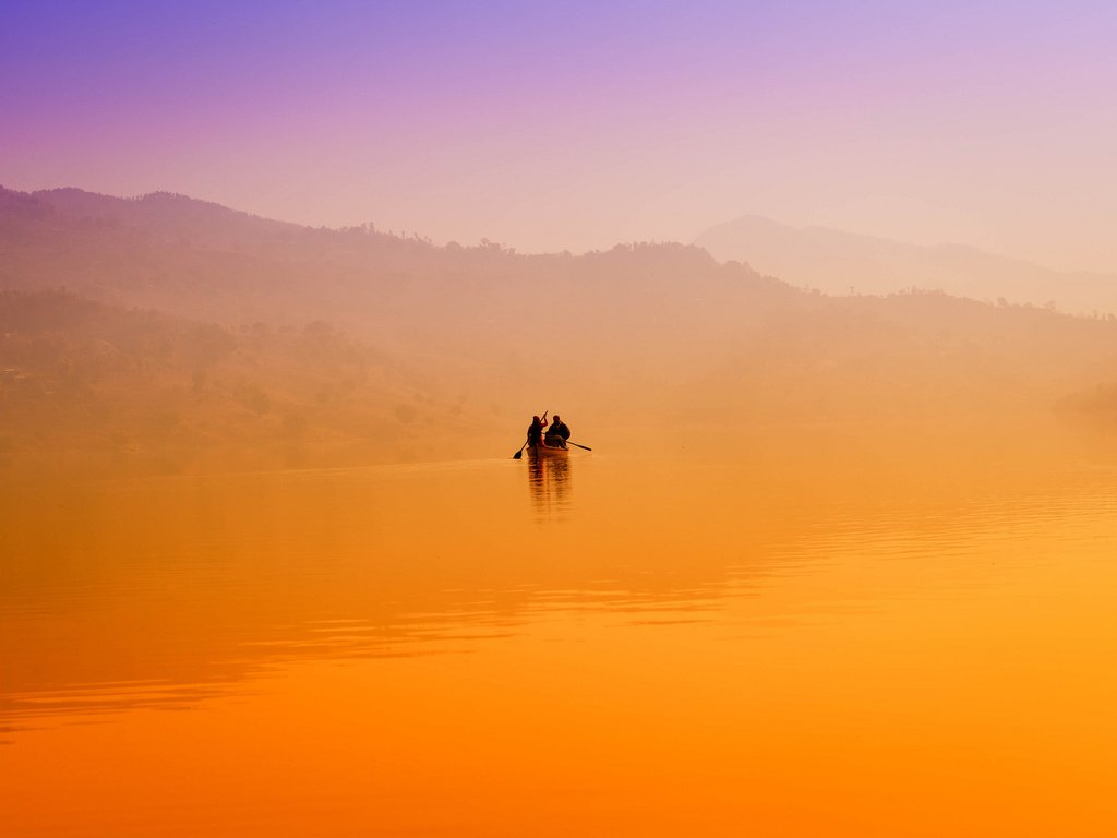 Обои озеро, холмы, утро, туман, рассвет, лодка, lake, hills, morning, fog, dawn, boat разрешение 1920x1200 Загрузить