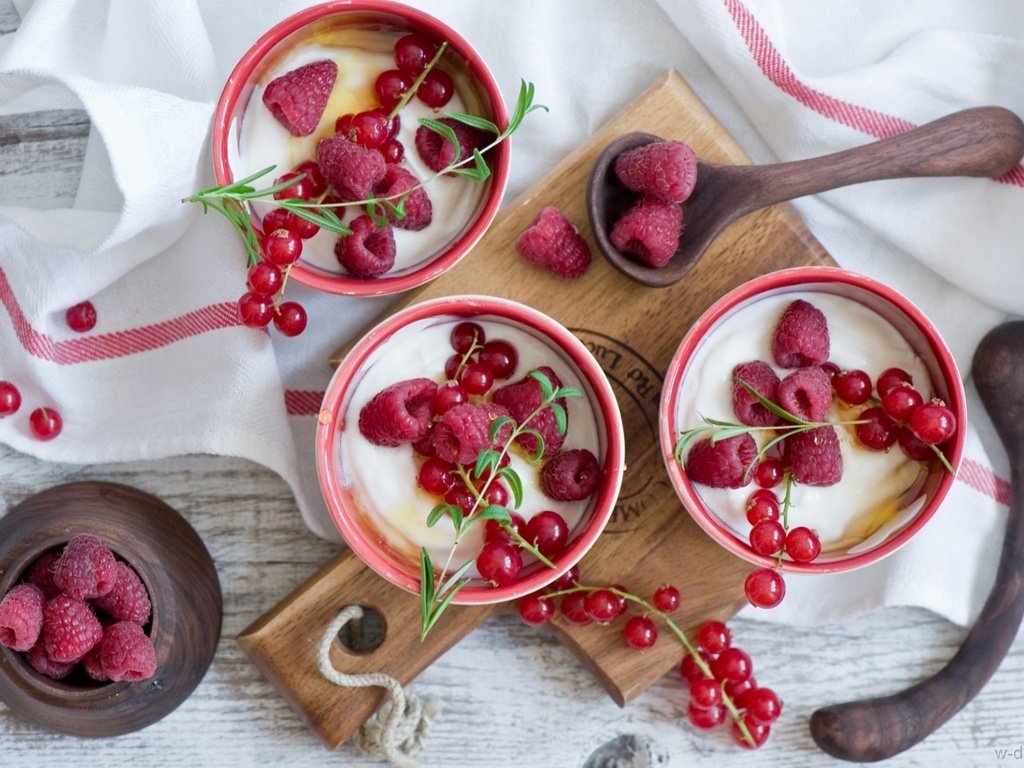 Обои малина, красная, ягоды, десерт, смородина, anna verdina, йогурт, raspberry, red, berries, dessert, currants, yogurt разрешение 1920x1284 Загрузить