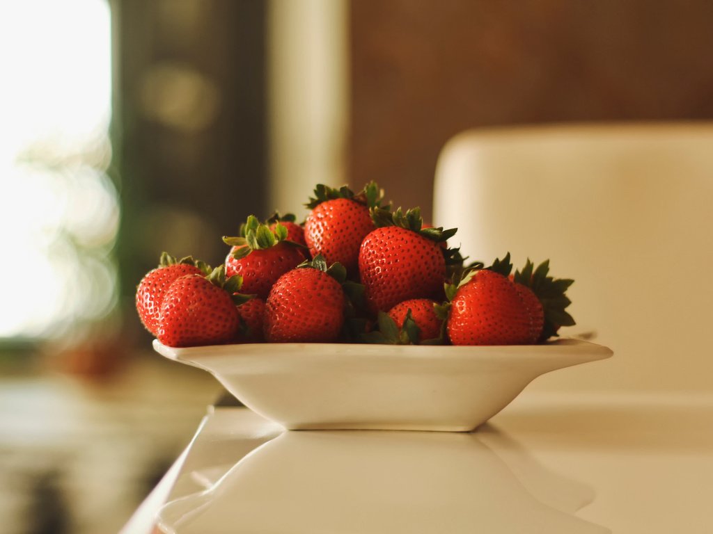 Обои клубника, ягоды, тарелка, strawberry, berries, plate разрешение 2048x1365 Загрузить