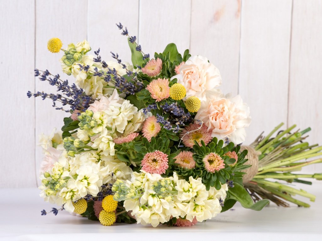 Обои цветы, лаванда, букет, гвоздика, астра, левкой, flowers, lavender, bouquet, carnation, astra, gillyflower разрешение 4928x3280 Загрузить