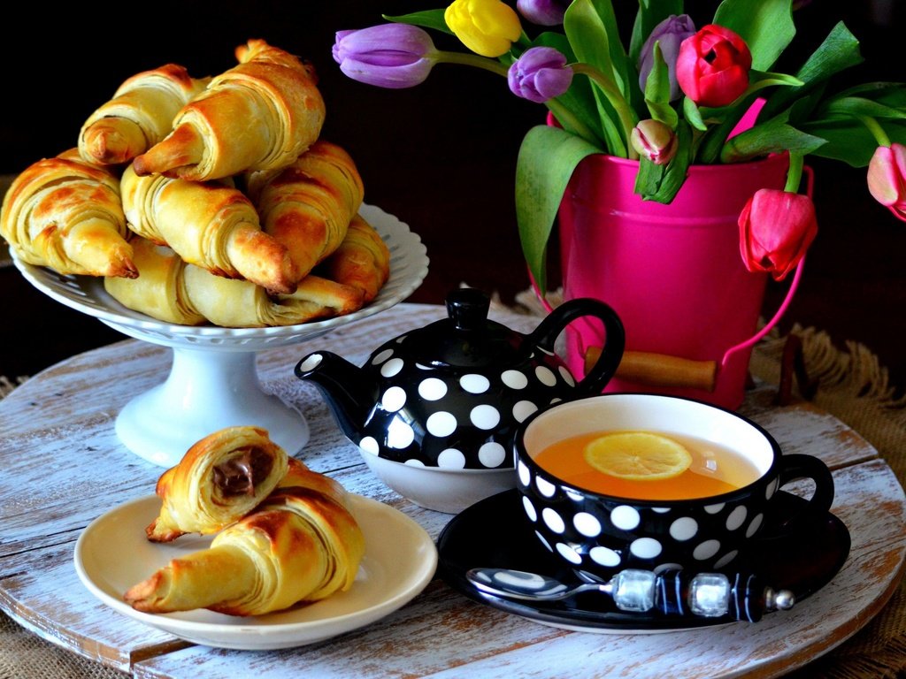 Обои лимон, букет, тюльпаны, чай, шоколад, рогалики, lemon, bouquet, tulips, tea, chocolate, bagels разрешение 3020x1800 Загрузить