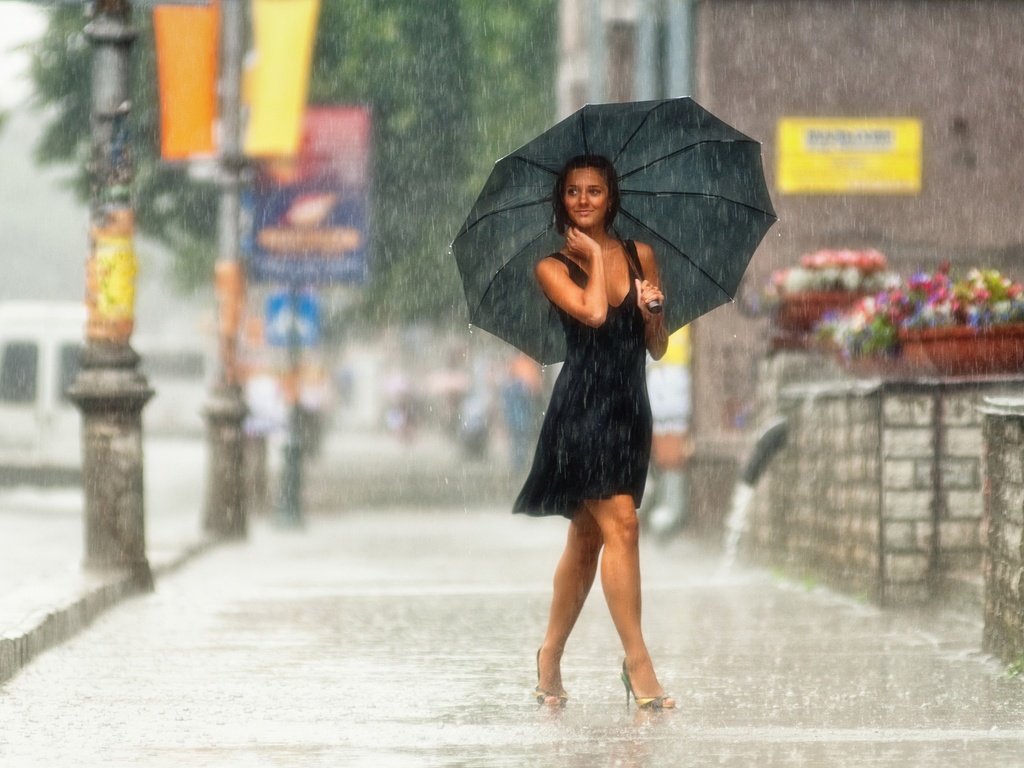 Обои девушка, платье, улыбка, улица, дождь, зонт, girl, dress, smile, street, rain, umbrella разрешение 2100x1420 Загрузить