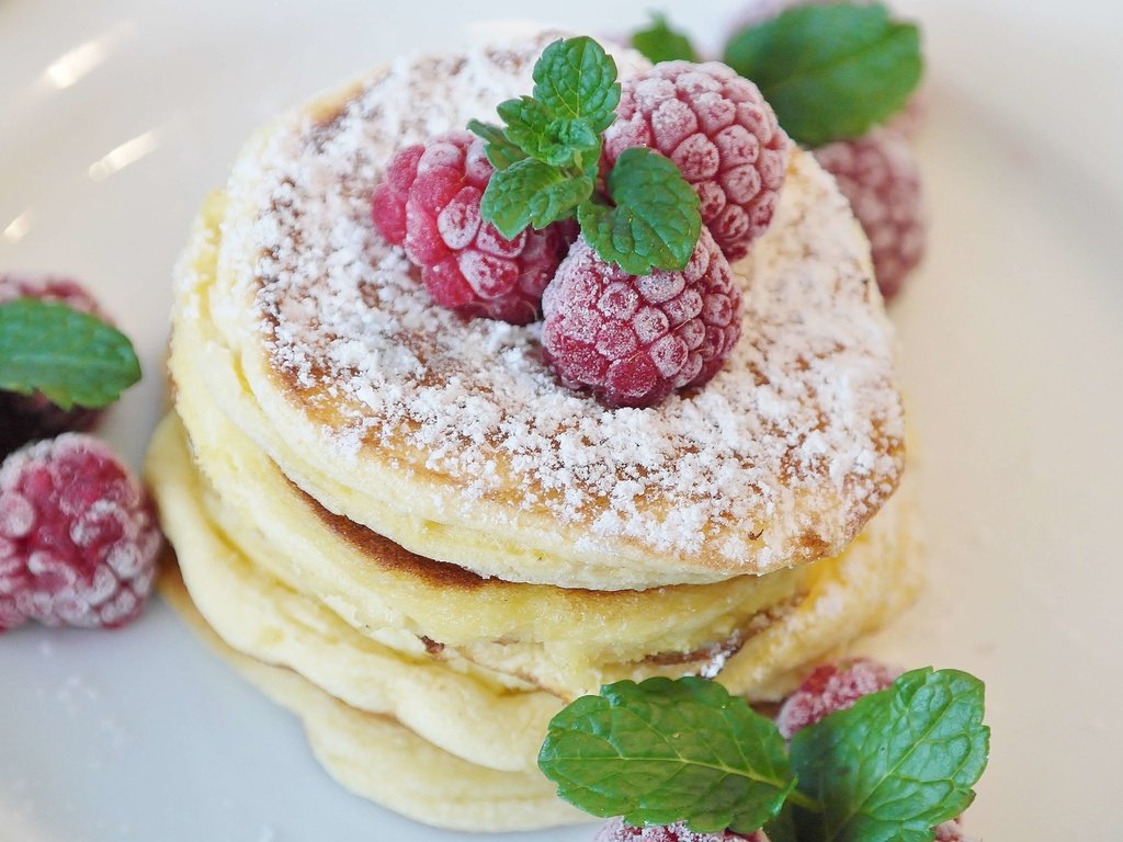 Обои мята, малина, ягоды, сахарная пудра, блины, оладьи, mint, raspberry, berries, powdered sugar, pancakes разрешение 4853x3071 Загрузить