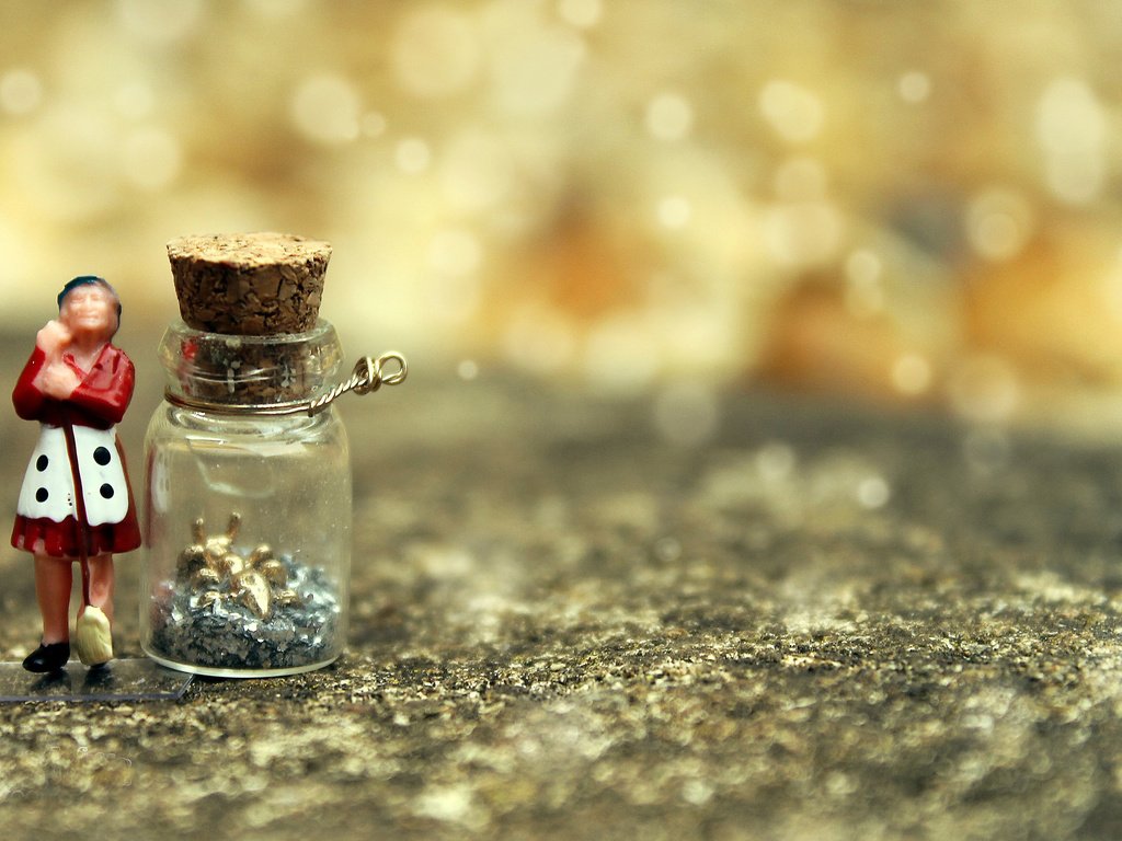 Обои бутылочка, боке, фигурка, баночка, bottle, bokeh, figure, jar разрешение 3840x2400 Загрузить